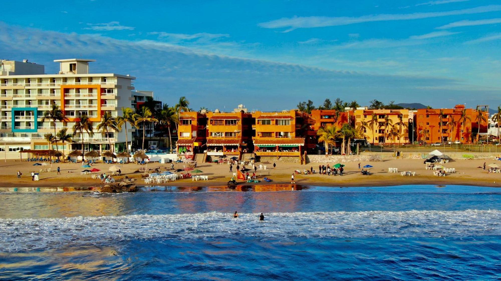 Playa Suites Mazatlán Esterno foto